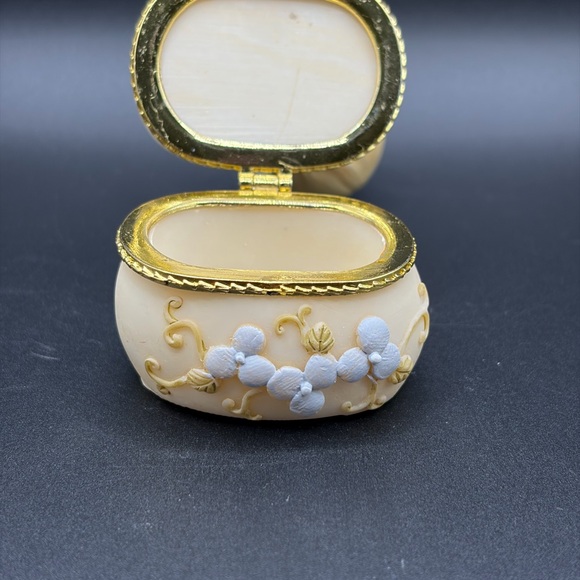 Precious Moments A Time for Prayer Little Boy With Cross Trinket Box - Picture 7 of 12